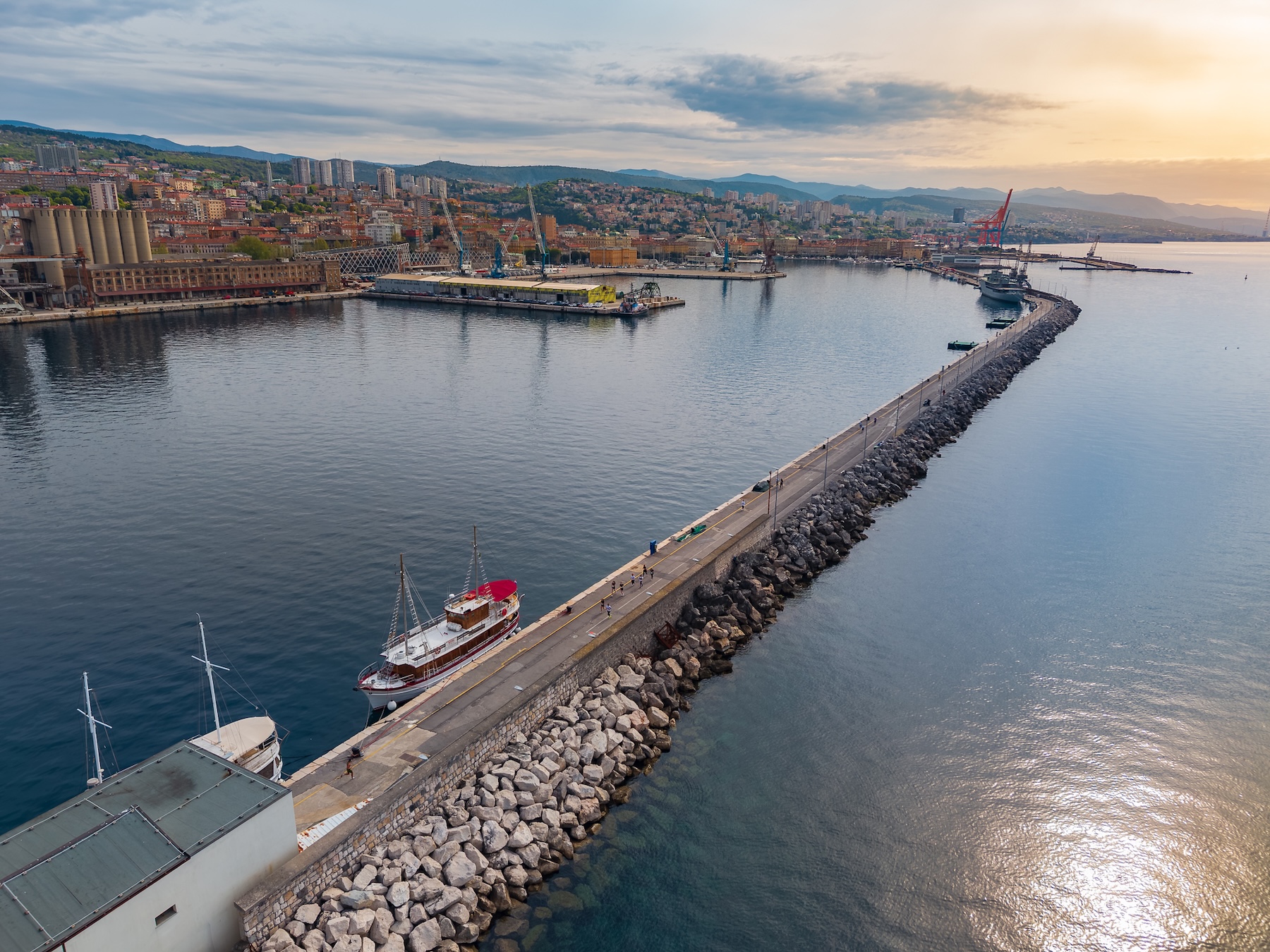 Riccardo Sterni i Žana Turk najbrže istrčali 9. Molo longo trk foto 5